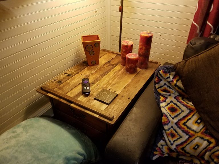 Finished pallet tray with candles